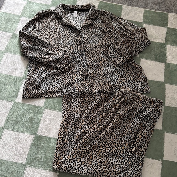 Joyspun Cheetah Leopard Print pajama set - Picture 1 of 3